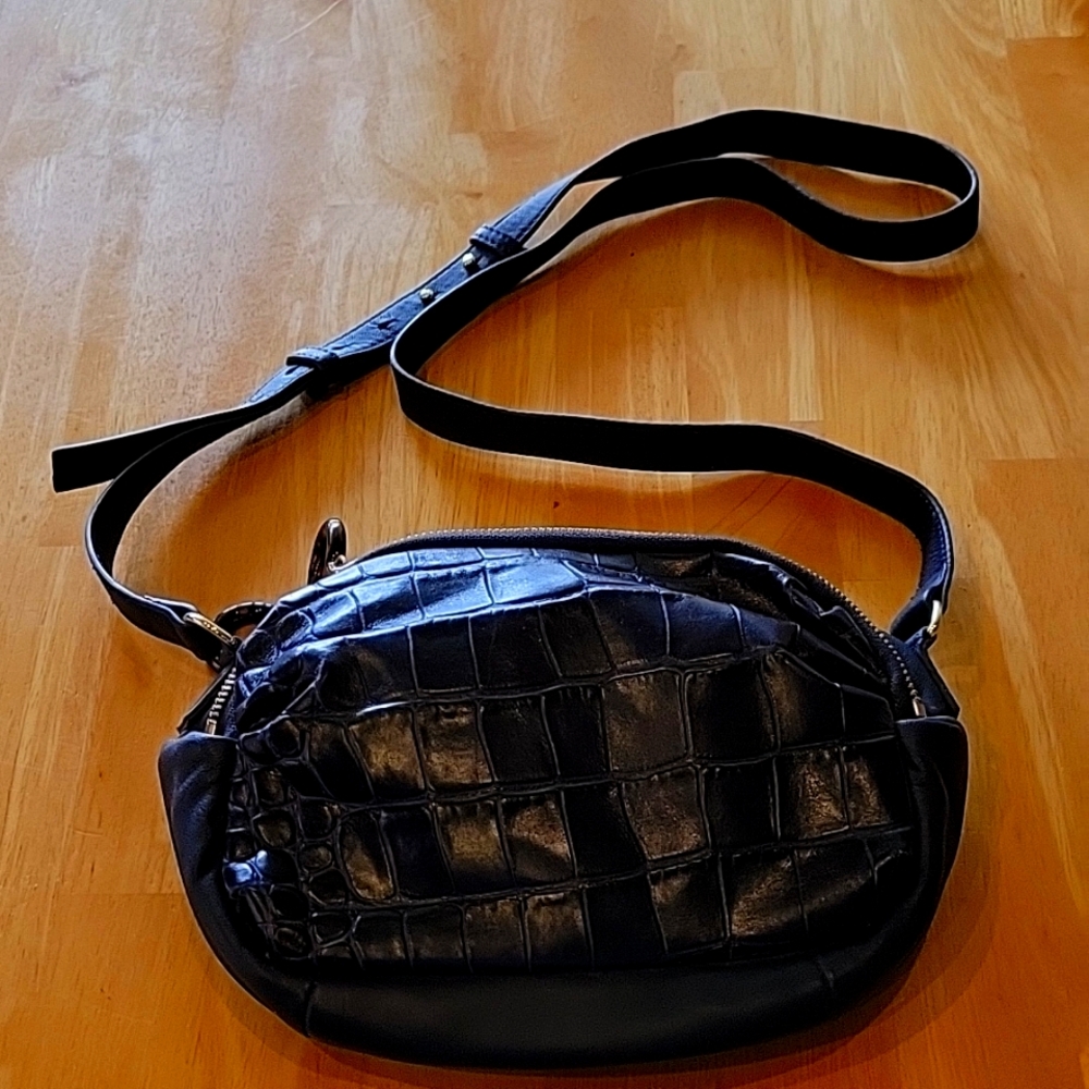 Ladies leather adjustable crossbody handbag